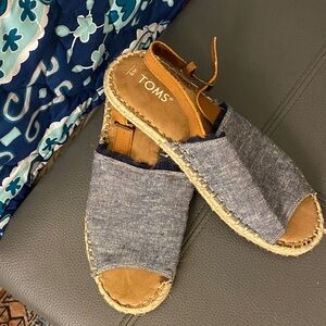 TOMS Denim/Chambray blue open toe Espadrilles; size 8W